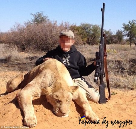 Саакашвили в багажнике, обезглавленный Ленин и рост рубля: фото дня