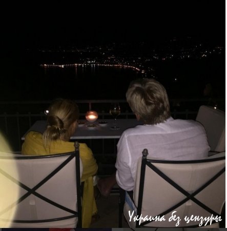 Саакашвили в багажнике, обезглавленный Ленин и рост рубля: фото дня