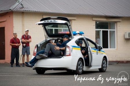 Саакашвили в багажнике, обезглавленный Ленин и рост рубля: фото дня