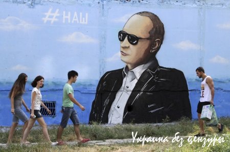 Дюк в вышиванке, Путин на улицах Крыма, парад кораблей в Европе: фото дня
