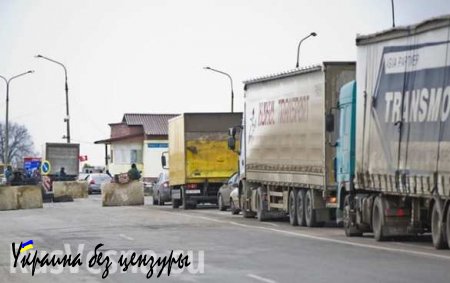 Преодолевая препятствия Киева, украинцы все равно едут в Крым (ВИДЕО)