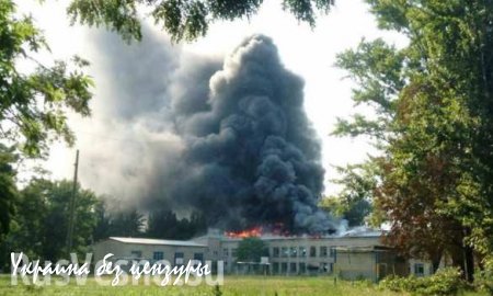 Мирный житель ранен, 3 дома выгорели в результате обстрела ВСУ Петровского района Донецка (ФОТО)