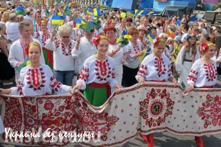 «У властей нет мозгов и совести» — украинцы возмущены, в День независимости их заставят надеть вышиванки