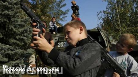 Arte: Юных рекрутов на Украине учат видеть врага в жителях с востока страны