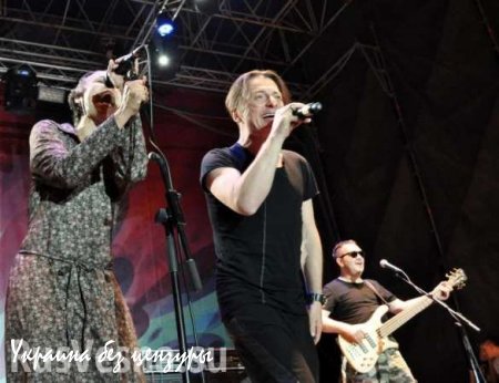 Концерт российских рок-музыкантов и рэперов собрал более 10 тысяч человек в центре Донецка (ФОТО+ВИДЕО)