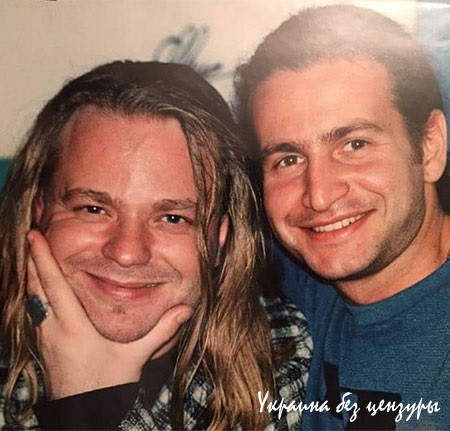 Мальвины и турецкие свитера. Соцсети охватила фотоностальгия по 90-м Мальвины и турецкие свитера. Соцсети охватила фотоностальгия по 90-м