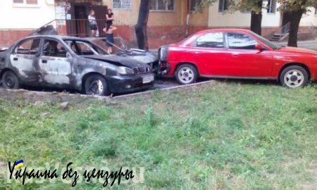 В Днепропетровске ночью горели и взрывались автомобили (ФОТО)