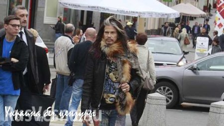 Фронтмен Aerosmith в Москве рассказал о любви к борщу и русских корнях