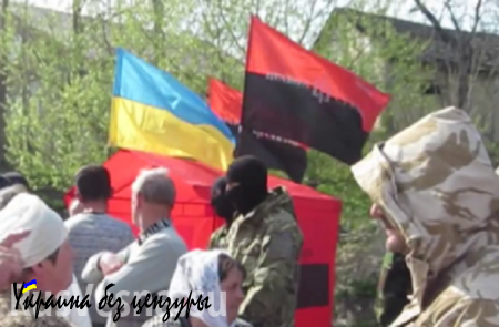 В Украине разгорелся религиозный конфликт: бойцы в масках запугивают людей, чтобы переходили в другую церковь (ВИДЕО)