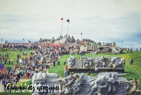 На кургане Саур-Могила проходит празднование Дня освобождения Донбасса