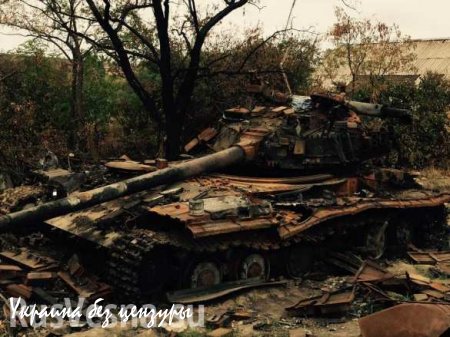 Неизвестный снаряд подбил танк ВСУ (ФОТО)