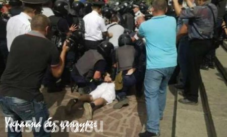 В результате столкновений у Генпрокуратуры Молдавии пострадали шесть полицейских