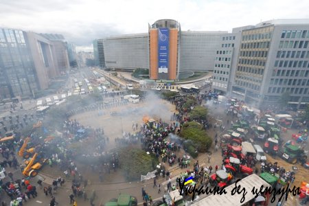 Протесты в Брюсселе и Кишиневе: фото дня