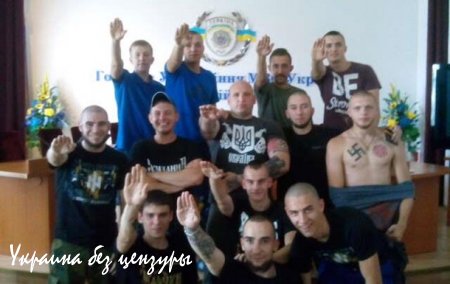 Миру пора увидеть, что Украина оказалась в объятьях неонацизма — израильский портал