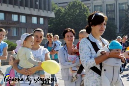 В результате социальных реформ Яценюка рождаемость на Украине упала на 14%