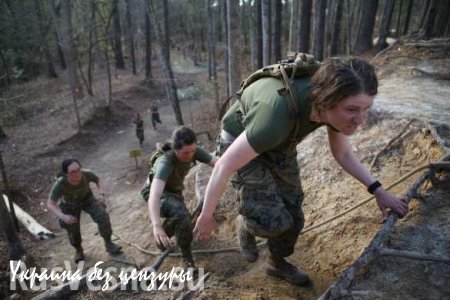 Тесты в армии США: женщины точнее стреляют из пулемета, но в остальном уступают мужчинам