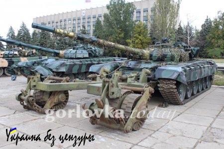 Армия ДНР отмечает «День танкиста», демонстрируя собственную и трофейную технику (ФОТО-ВИДЕОРЕПОРТАЖ)