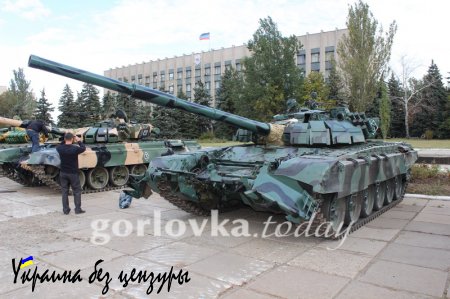 Армия ДНР отмечает «День танкиста», демонстрируя собственную и трофейную технику (ФОТО-ВИДЕОРЕПОРТАЖ)
