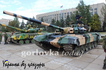 Армия ДНР отмечает «День танкиста», демонстрируя собственную и трофейную технику (ФОТО-ВИДЕОРЕПОРТАЖ)