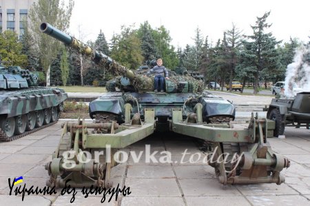 Армия ДНР отмечает «День танкиста», демонстрируя собственную и трофейную технику (ФОТО-ВИДЕОРЕПОРТАЖ)