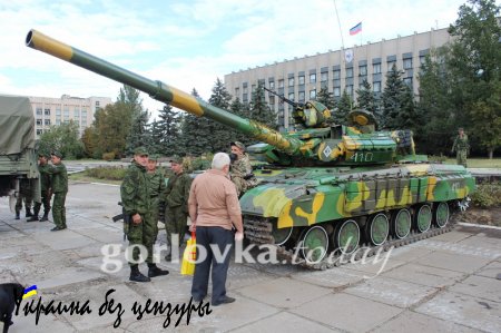 Армия ДНР отмечает «День танкиста», демонстрируя собственную и трофейную технику (ФОТО-ВИДЕОРЕПОРТАЖ)