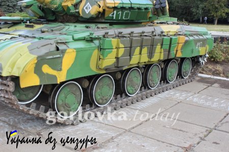 Армия ДНР отмечает «День танкиста», демонстрируя собственную и трофейную технику (ФОТО-ВИДЕОРЕПОРТАЖ)