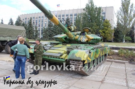 Армия ДНР отмечает «День танкиста», демонстрируя собственную и трофейную технику (ФОТО-ВИДЕОРЕПОРТАЖ)