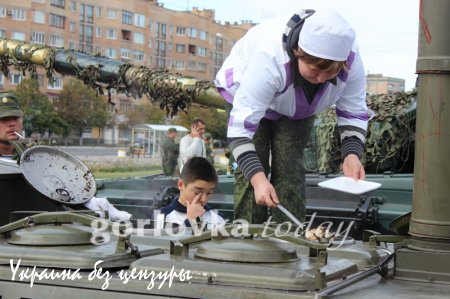 Армия ДНР отмечает «День танкиста», демонстрируя собственную и трофейную технику (ФОТО-ВИДЕОРЕПОРТАЖ)