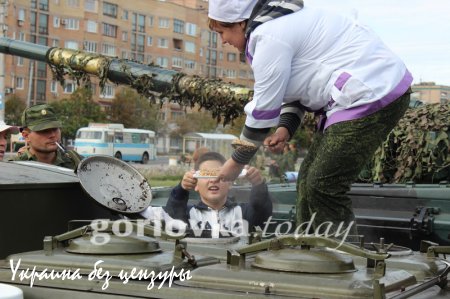 Армия ДНР отмечает «День танкиста», демонстрируя собственную и трофейную технику (ФОТО-ВИДЕОРЕПОРТАЖ)