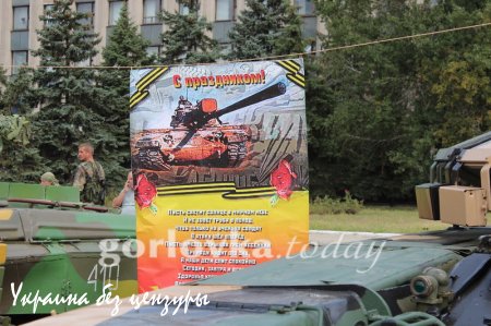 Армия ДНР отмечает «День танкиста», демонстрируя собственную и трофейную технику (ФОТО-ВИДЕОРЕПОРТАЖ)