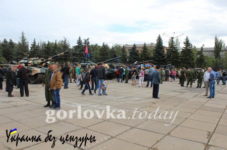 Армия ДНР отмечает «День танкиста», демонстрируя собственную и трофейную технику (ФОТО-ВИДЕОРЕПОРТАЖ)