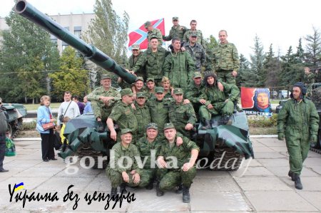 Армия ДНР отмечает «День танкиста», демонстрируя собственную и трофейную технику (ФОТО-ВИДЕОРЕПОРТАЖ)