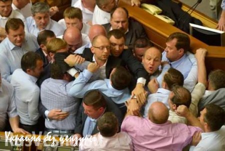 Партия Порошенко будет просить «Оппозиционный блок» голосовать за децентрализацию