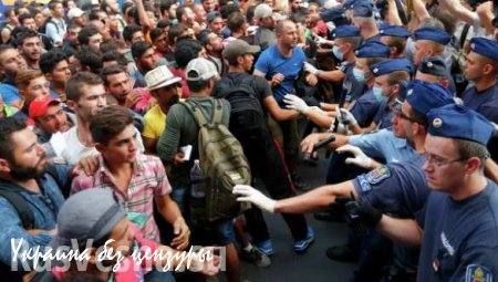 Венгрия приготовилась к введению чрезвычайного положения из-за беженцев