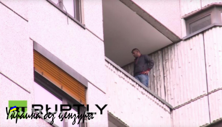 Беженец, угрожавший спрыгнуть с многоэтажки в Берлине, сдался полиции (ВИДЕО)