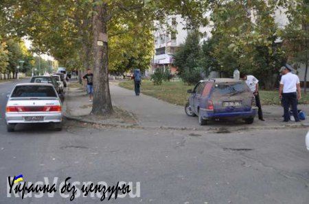 В центре Николаева пьяные боевики «Айдара» устроили ДТП, после чего начали вымогать деньги у водителя (ФОТО)