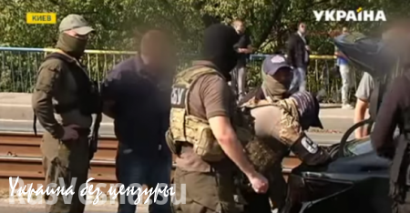 В Киеве спецназовцы СБУ в балаклавах провели спецоперацию, испугав прохожих (ВИДЕО)