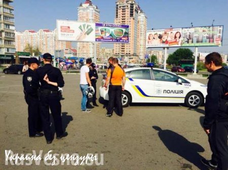 В Киеве полицейского задержали при попытке продать мотошлем, украденный на месте ДТП