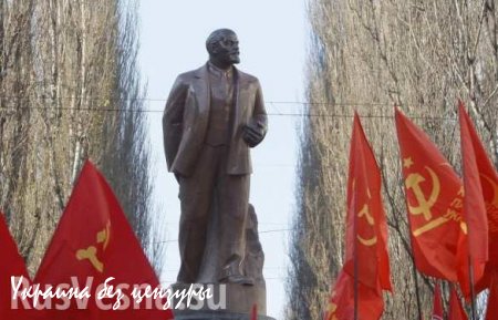 В Киеве хотят снести более 100 памятников советской эпохи