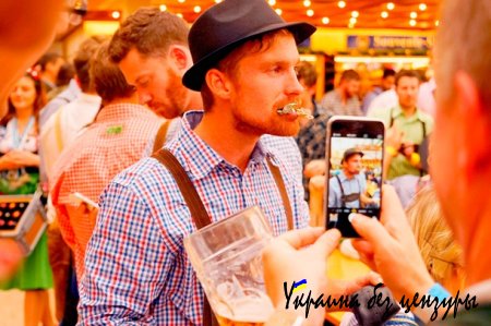 Друзья, пиво, декольте. Октоберфест - 2015 в Мюнхене
