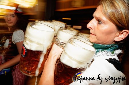 Друзья, пиво, декольте. Октоберфест - 2015 в Мюнхене
