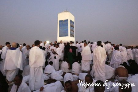 Мусульмане совершают хадж накануне Курбан-байрама