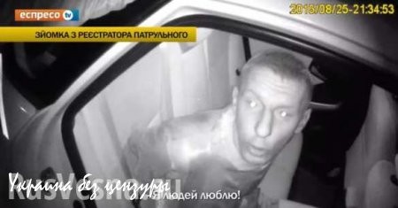 В Киеве пьяные хулиганы напали на девушку-полицейского (ВИДЕО)