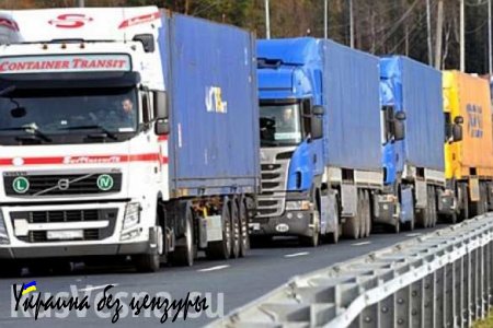 Все грузовики покинули пункты пропуска в Крым, — МВД Украины