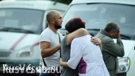 Сотни крымчан простились с расстрелянными медиками