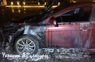 В Днепропетровске сожгли машину активиста «Самопомощи» (ВИДЕО)