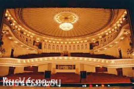 Театральный сезон в Донецке открылся зрительским аншлагом и световым шоу