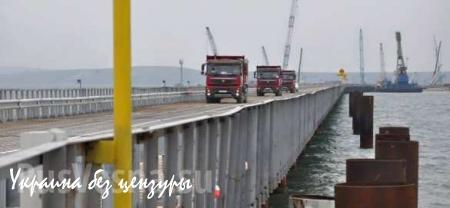 Грузовики пошли по первому (технологическому) мосту через Керченский пролив в сторону Крыма (ФОТО)