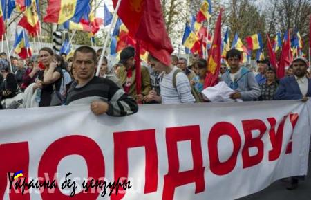 В Молдавии протестующие перекрыли центральный бульвар Кишинева