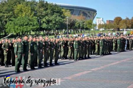 Первые 125 курсантов Донецкого военного училища принесли присягу на верность народу ДНР